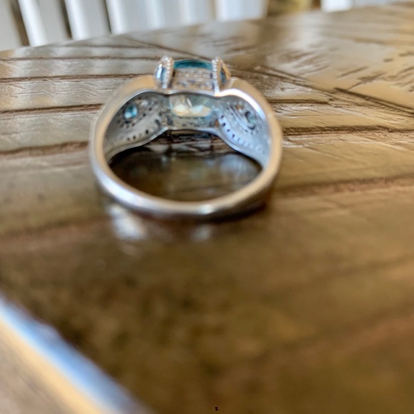 Beautiful ring!! - Picture 3 of 3